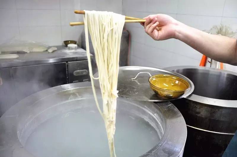 天津拉面简史：第一家拉面馆在哪儿？“老味黄汤拉面”从何而来？