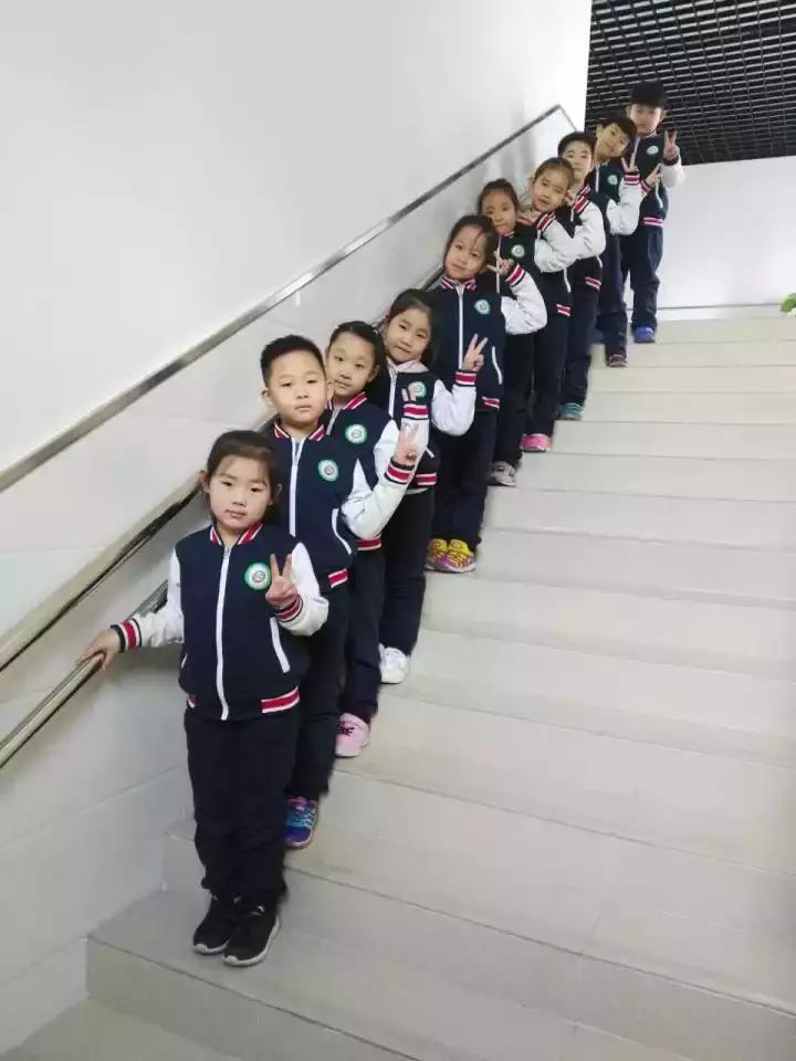 最新版校服,最新款学生校服