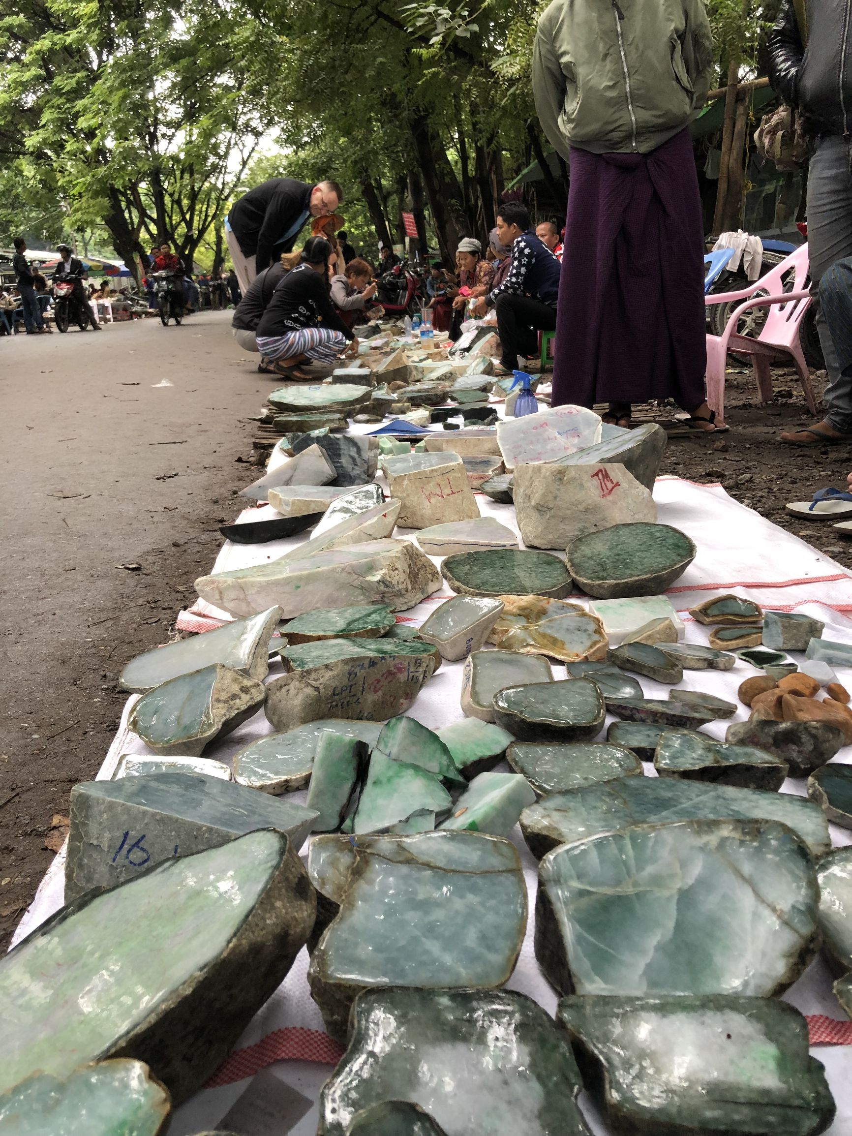 缅甸曼德勒角湾翡翠市场原石收购,缅甸角湾翡翠交易市场