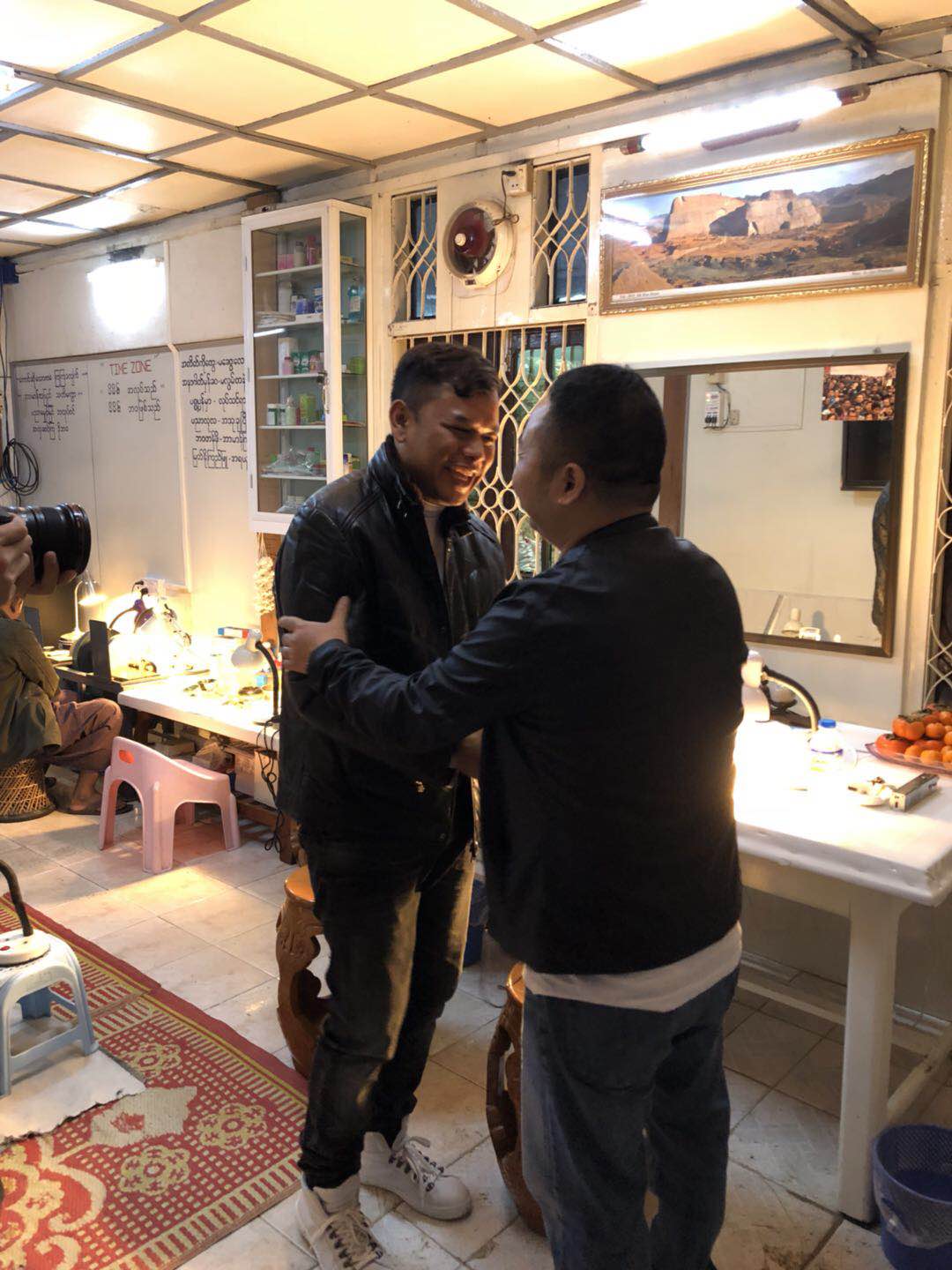 缅甸曼德勒角湾翡翠市场原石收购,缅甸角湾翡翠交易市场