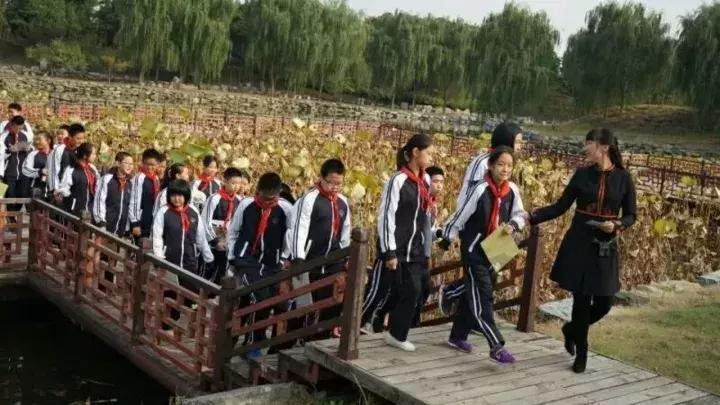 最新版校服,最新款学生校服