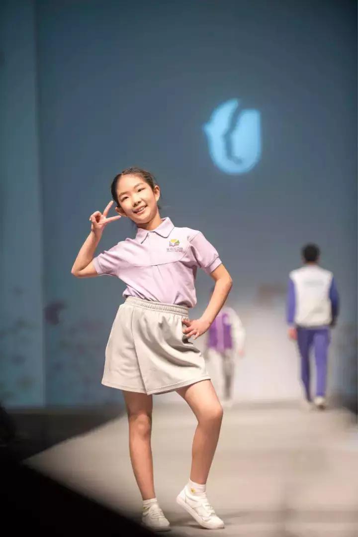 最新版校服,最新款学生校服