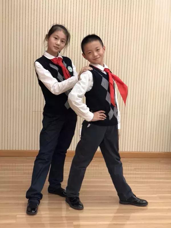 最新版校服,最新款学生校服