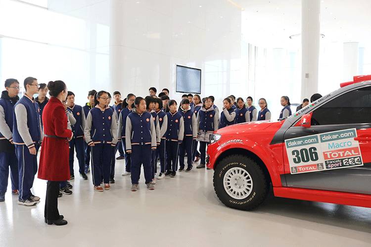 「校园成长」初一7班陈雨霏参观哈弗技术中心有感