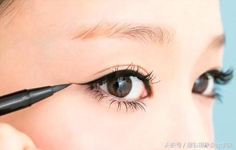 为什么眼线液笔画一下就干了,眼线胶笔干了怎么办最实用的方法