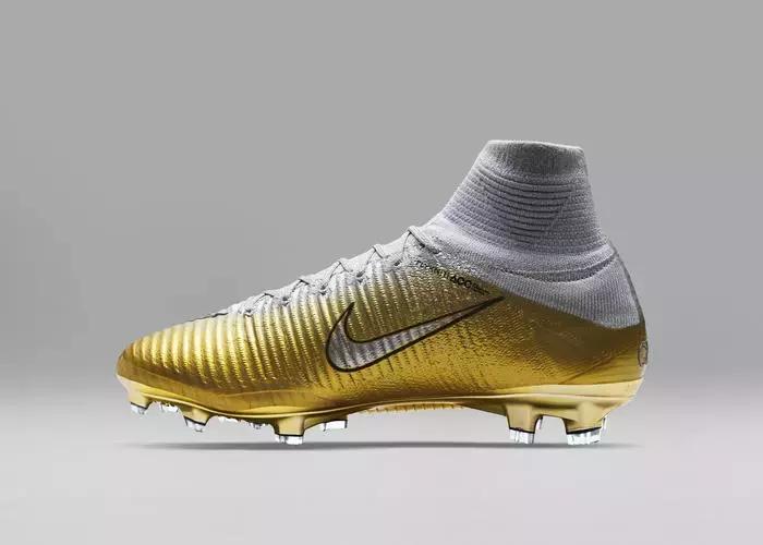 第五个！C罗金球追平梅西，耐克又为他出限量战靴了