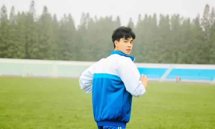 又少一个男神?没关系,你们的新晋男票“小彭于晏”已经上线!