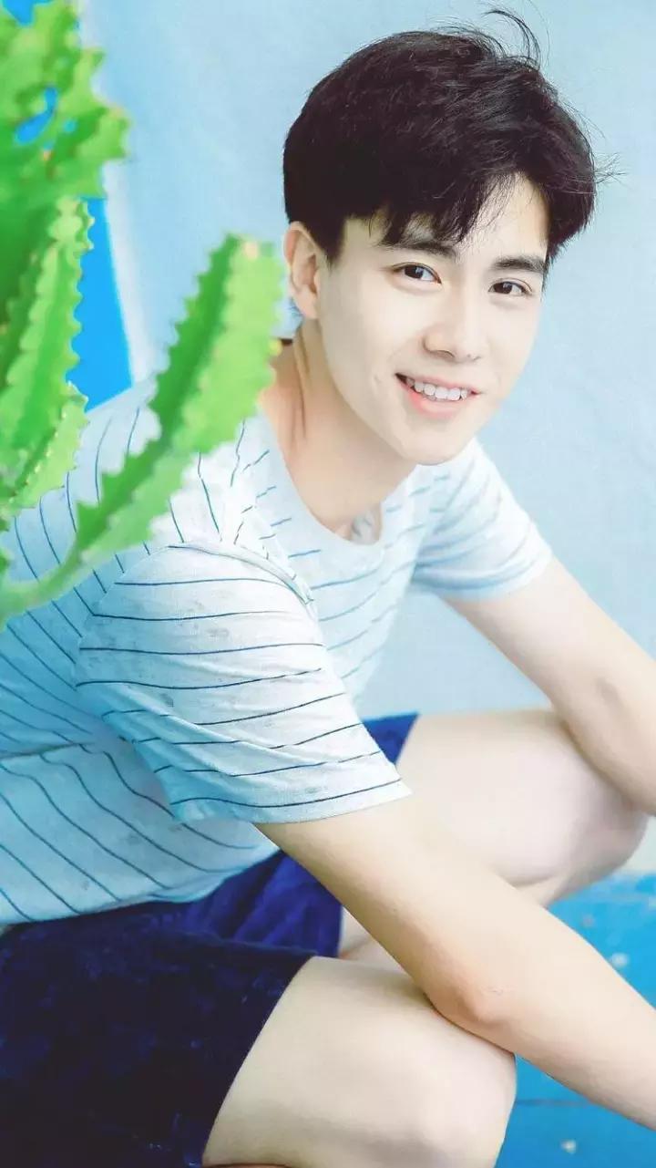 又少一个男神?没关系,你们的新晋男票“小彭于晏”已经上线!