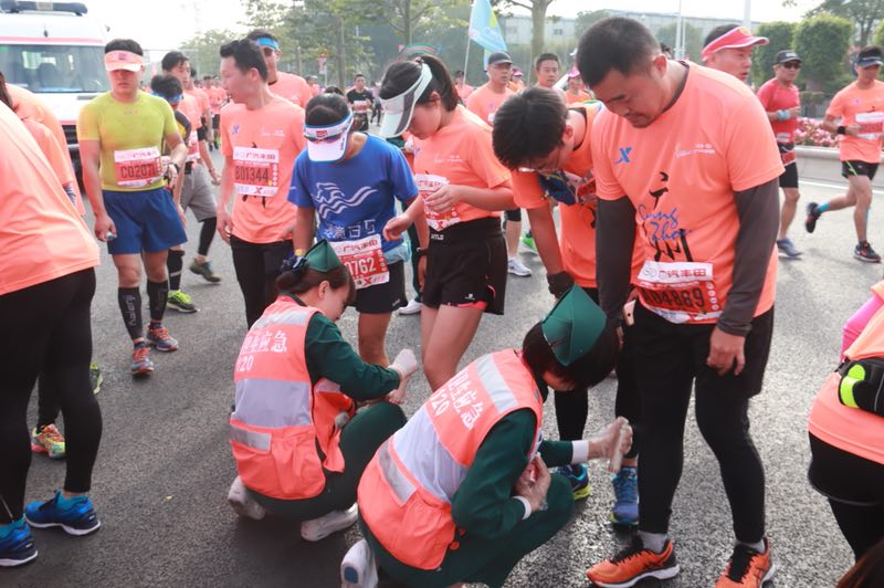 *警武**广东总队医院护航“广马”，医疗保障交出了一份满意的答卷