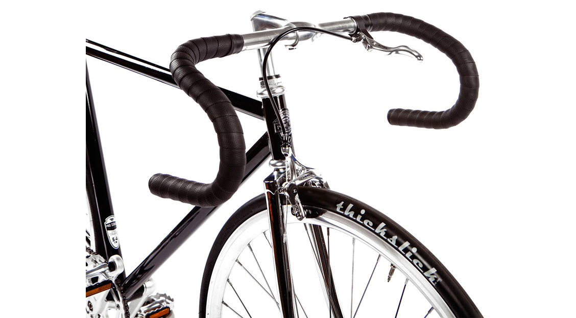 死飞自行车怎么刹车的,死飞自行车是前后一起刹车吗