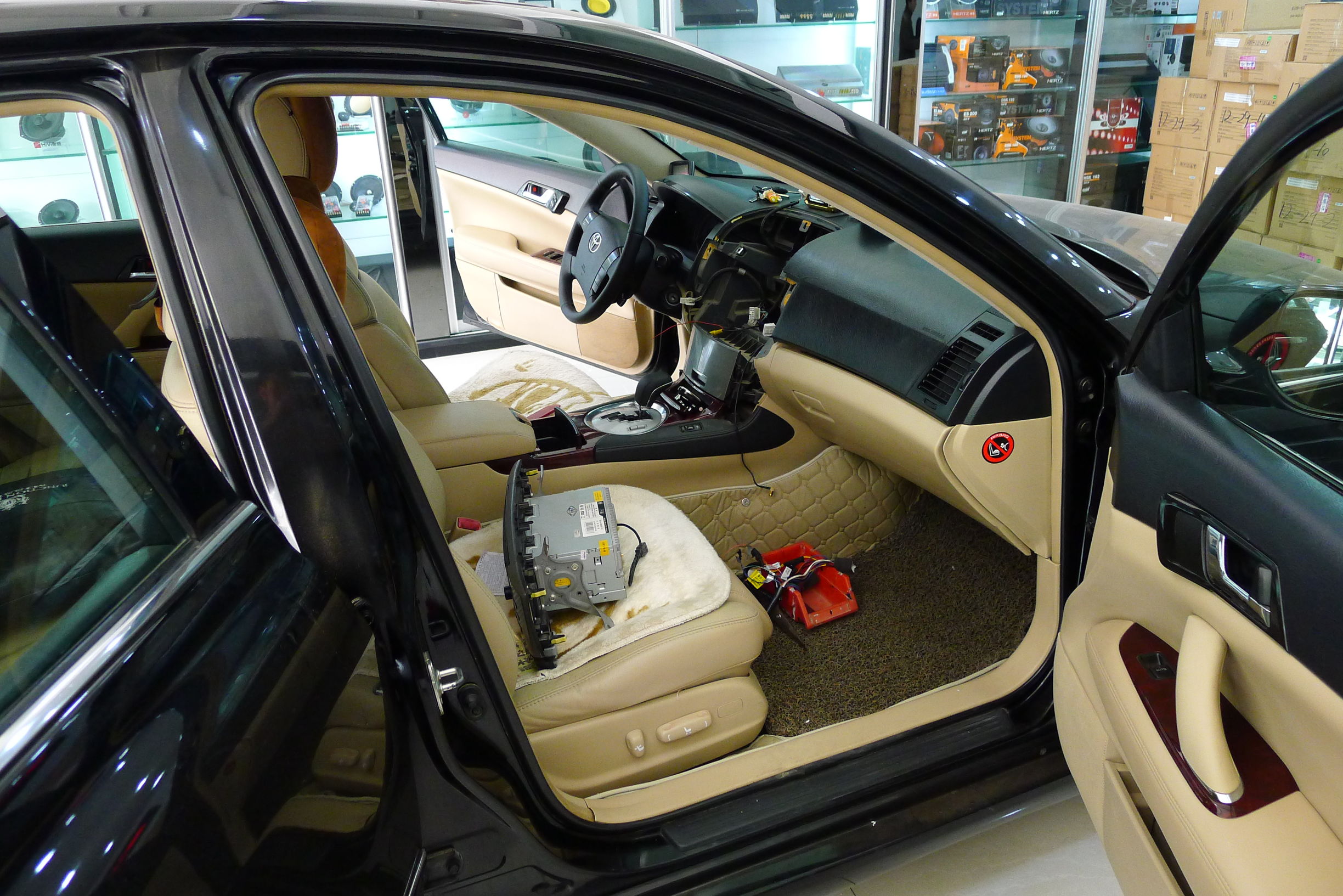 老款丰田锐志拆屏,丰田锐志老款导航原车风格