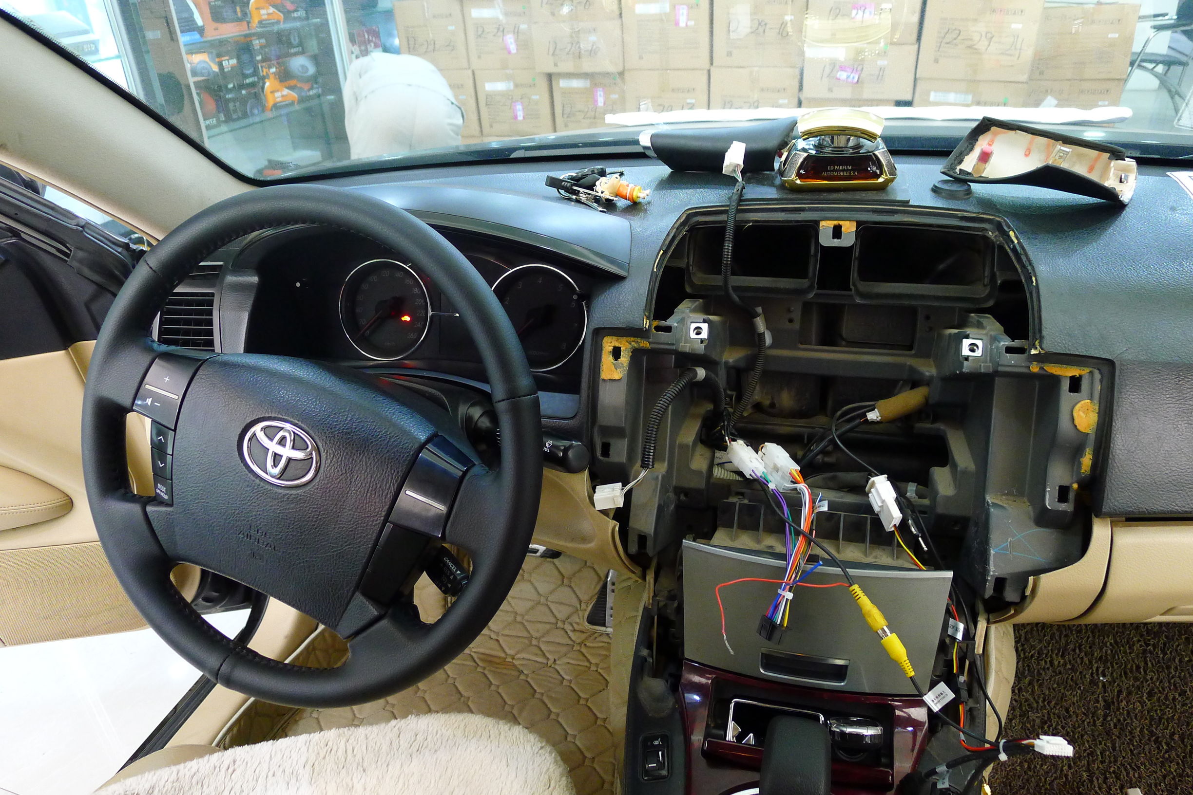 老款丰田锐志拆屏,丰田锐志老款导航原车风格