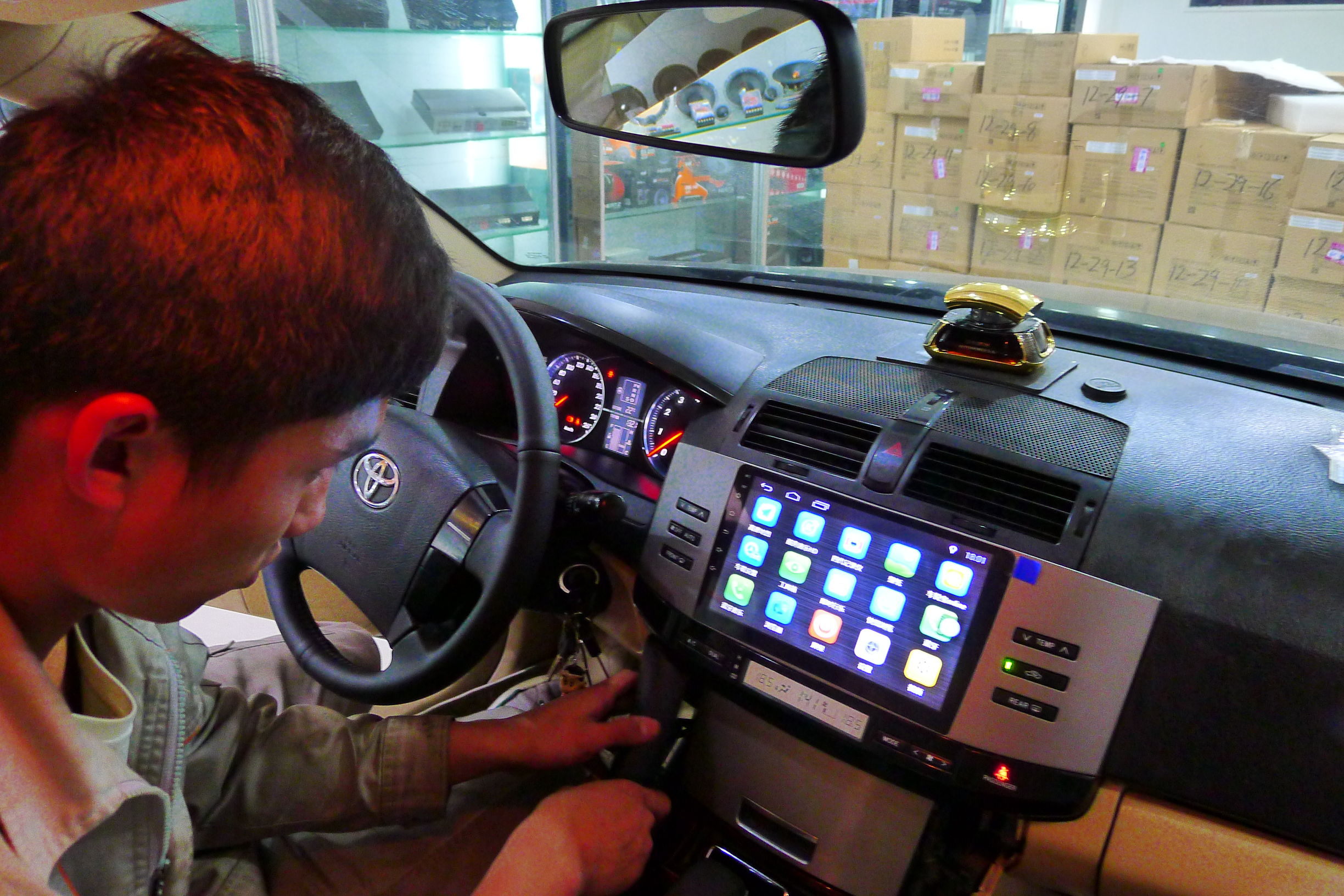 老款丰田锐志拆屏,丰田锐志老款导航原车风格