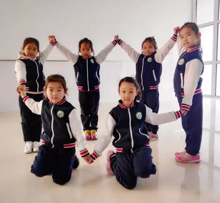 最新版校服,最新款学生校服