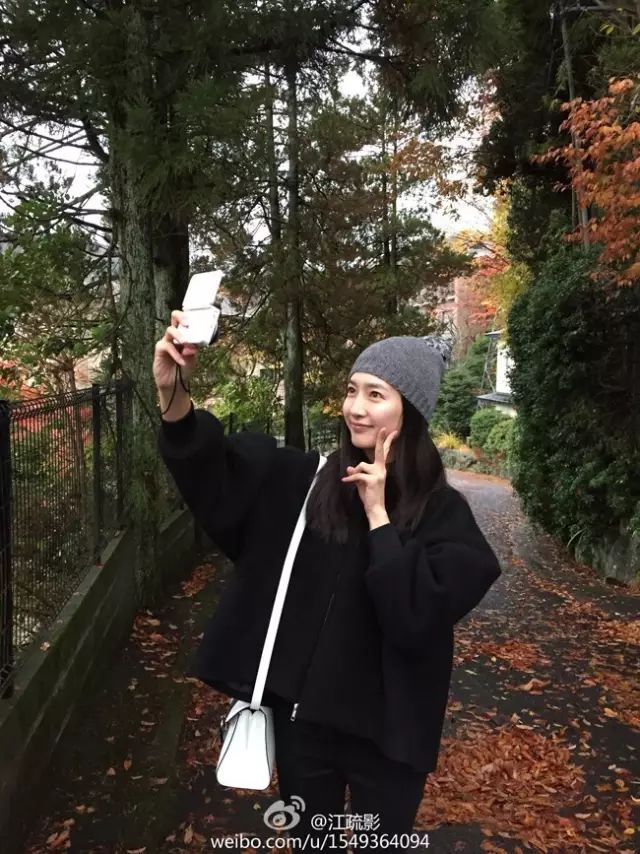 这些穿搭充满着青春时尚感,这些时髦单品让你人见人爱