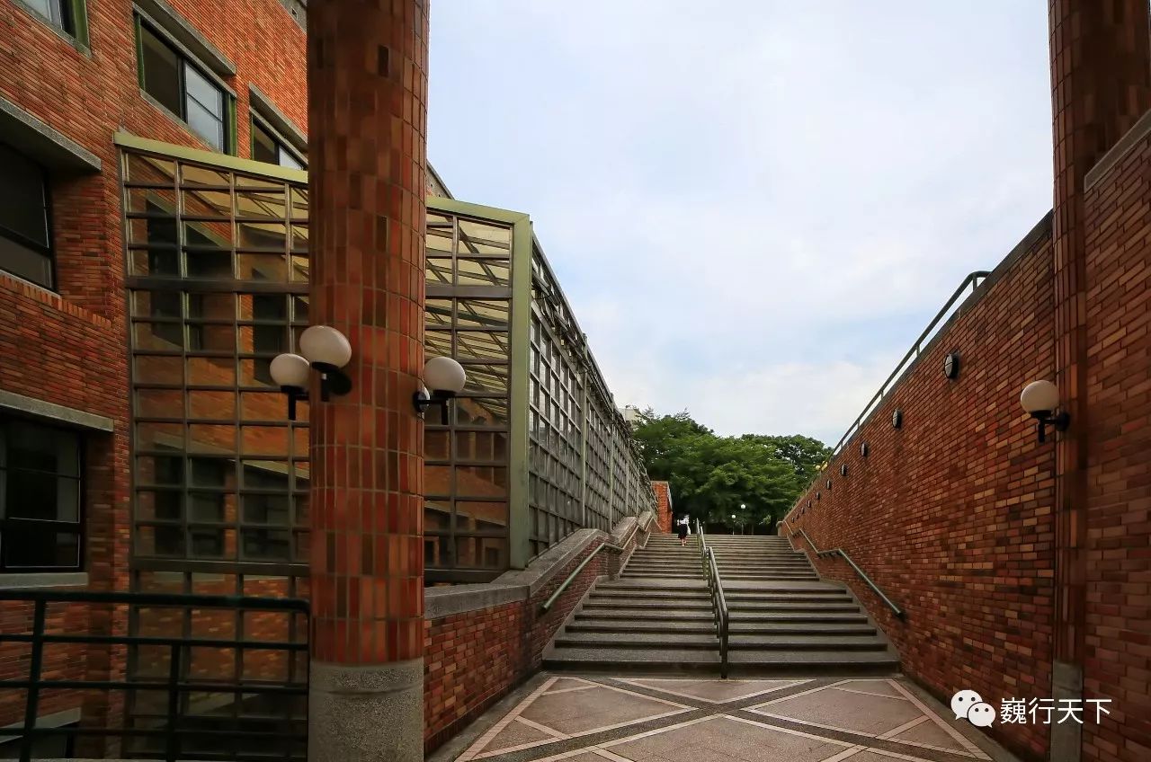 这所大学很特别，来的人都会找到逝去的校园爱情故事