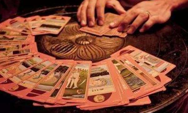 你知道神秘的占卜工具塔罗牌吗？来告诉你具体的占卜流程！