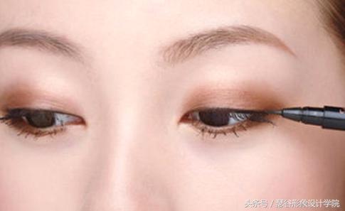 为什么眼线液笔画一下就干了,眼线胶笔干了怎么办最实用的方法