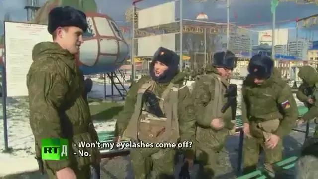 空降兵跳伞为什么要双腿弯曲,空降兵在跳伞的过程中有危险吗