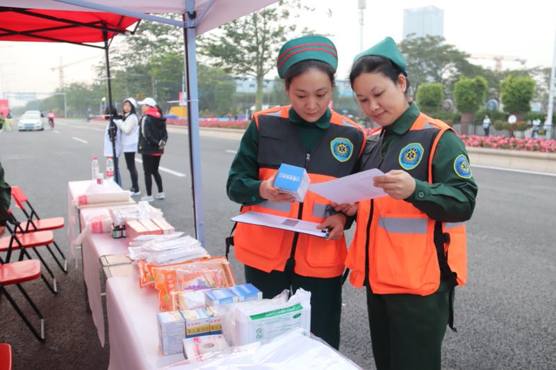 *警武**广东总队医院护航“广马”，医疗保障交出了一份满意的答卷