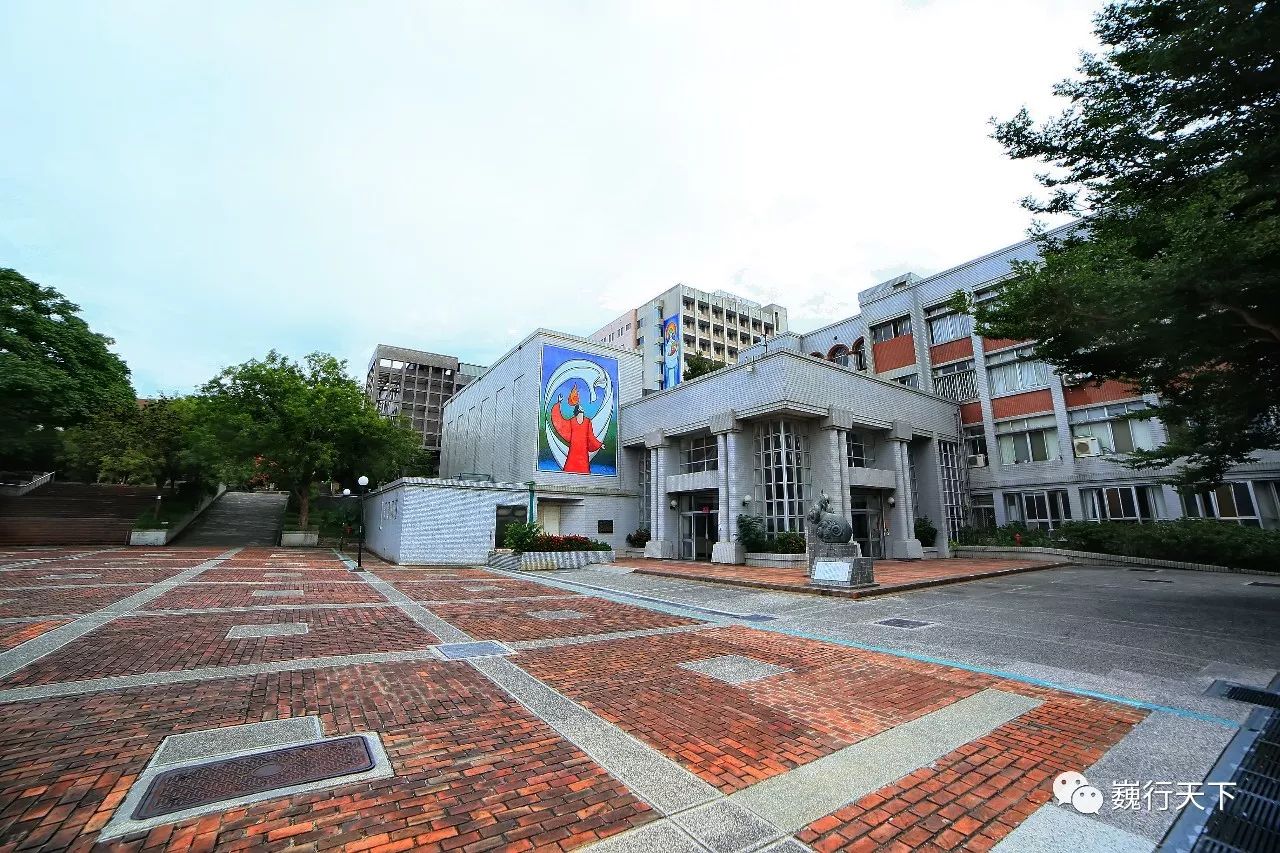 这所大学很特别，来的人都会找到逝去的校园爱情故事