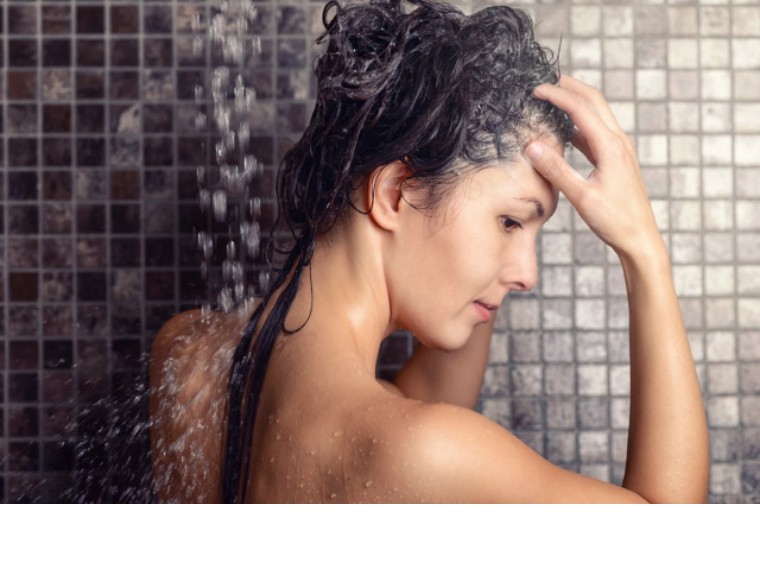 游泳怎样保护头发,如何在游泳时保护好你的头发