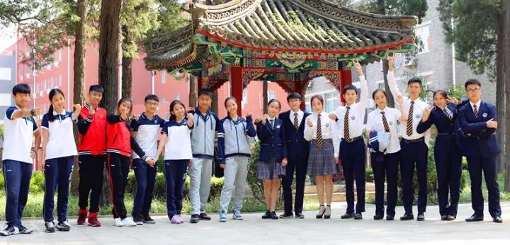 最新版校服,最新款学生校服