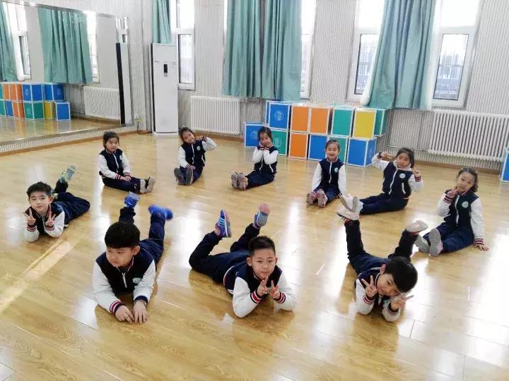 最新版校服,最新款学生校服