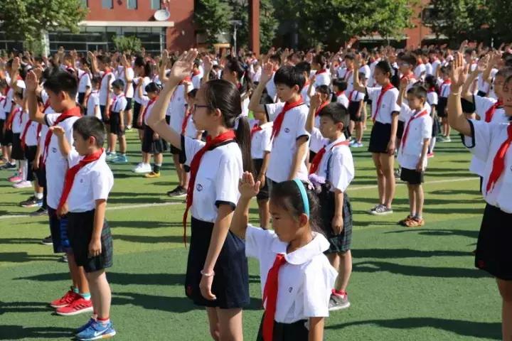 最新版校服,最新款学生校服