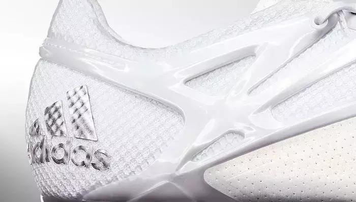 第五个！C罗金球追平梅西，耐克又为他出限量战靴了