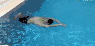 如何练好自由泳滚翻转身,梦觉自由泳转身蹬壁技巧