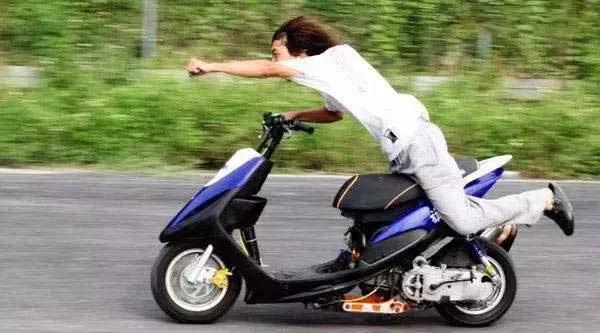 踏板车坡道怎么停车,qc快问快答