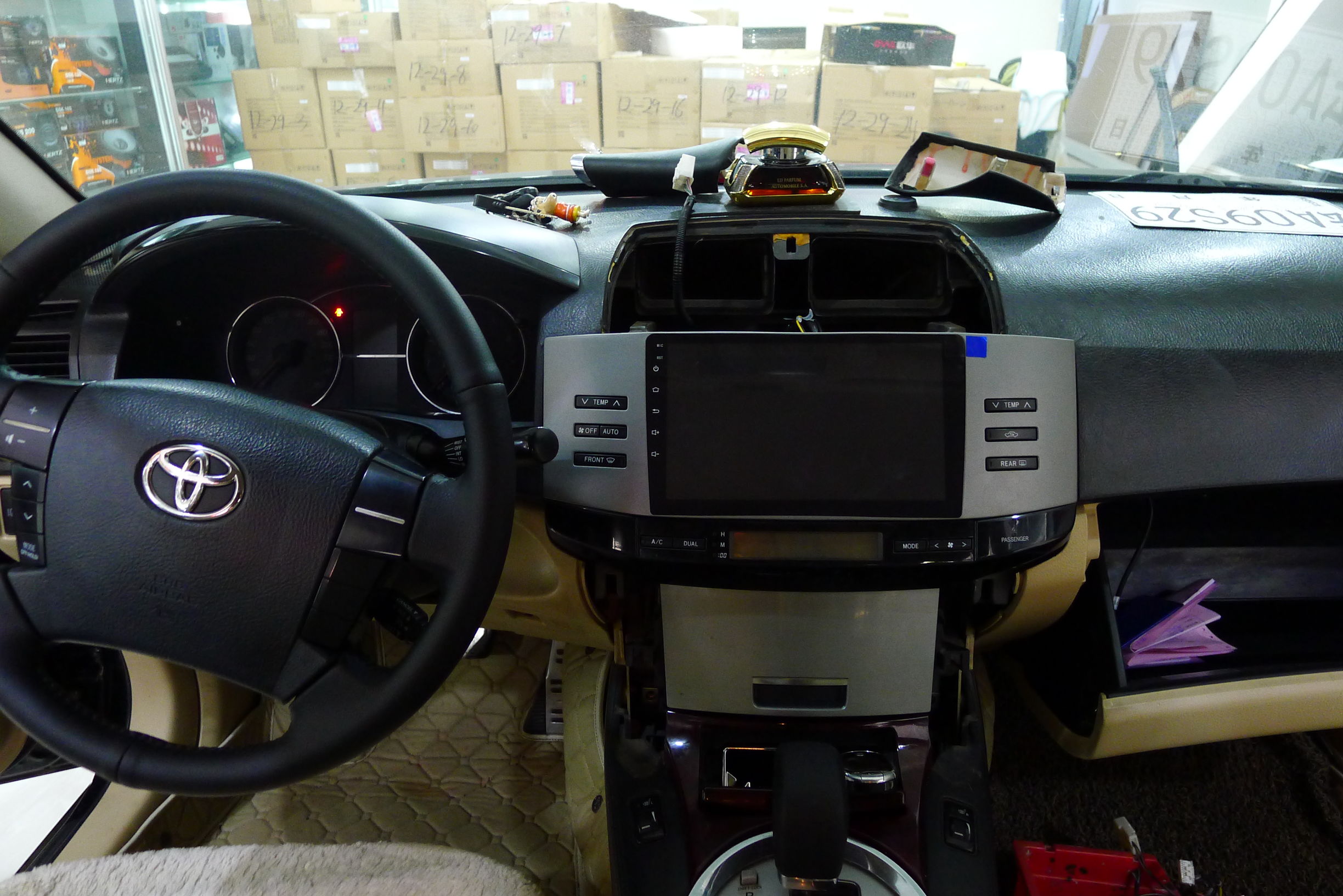 老款丰田锐志拆屏,丰田锐志老款导航原车风格