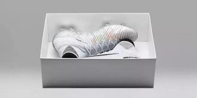 第五个！C罗金球追平梅西，耐克又为他出限量战靴了