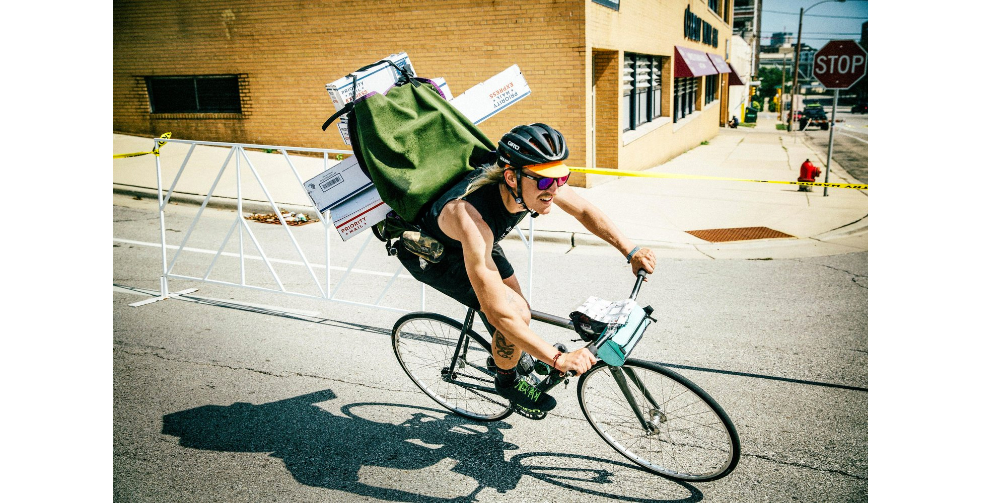 死飞自行车怎么刹车的,死飞自行车是前后一起刹车吗