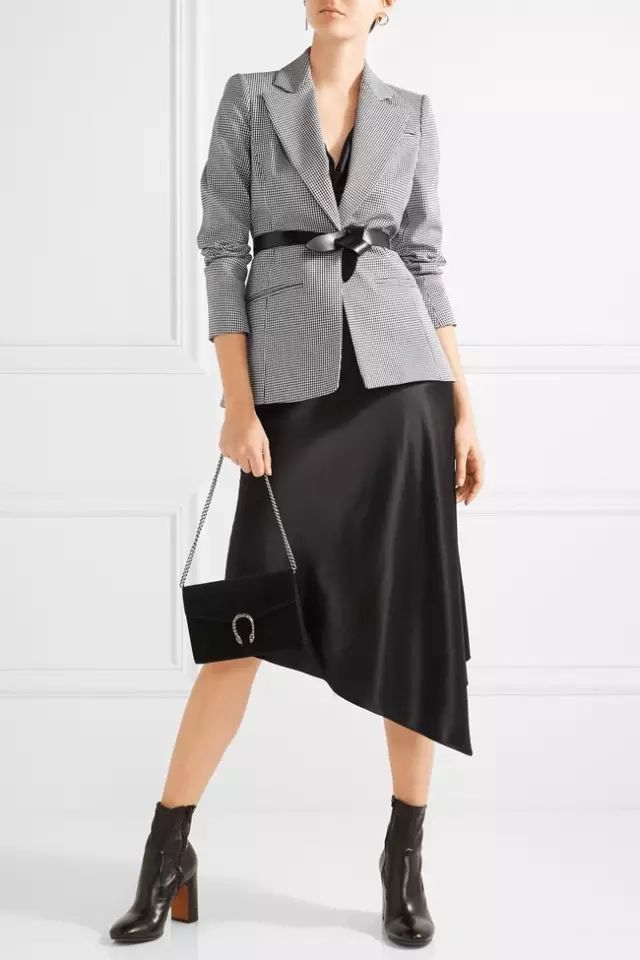 这些穿搭充满着青春时尚感,这些时髦单品让你人见人爱