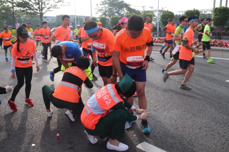 *警武**广东总队医院护航“广马”，医疗保障交出了一份满意的答卷