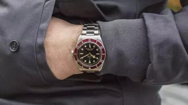 帝舵小红花、欧米茄海马，这些爆款找马云支付宝借2万就能到手！