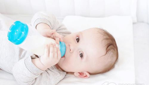 2个月宝宝冲奶的正确方法,如何正确给宝宝冲奶