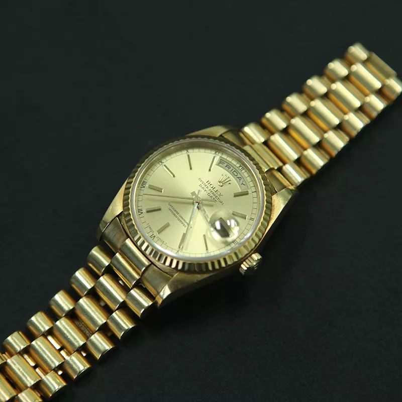 那个男人,卖钻石,懂表,更懂优雅与浪漫是何物