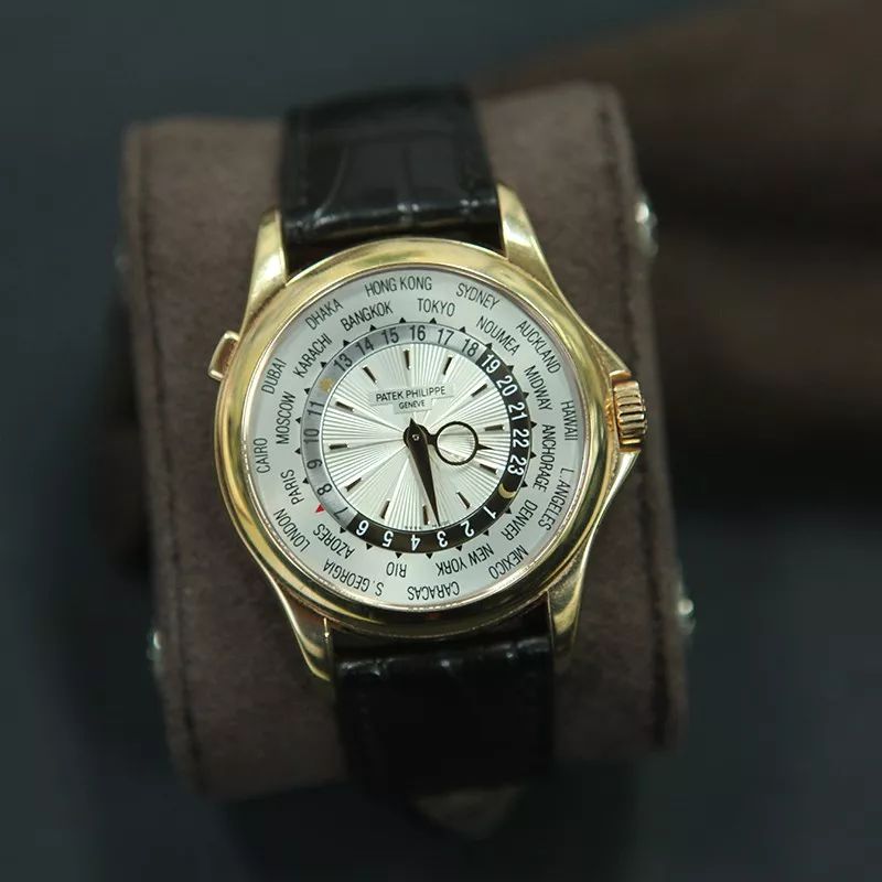 那个男人,卖钻石,懂表,更懂优雅与浪漫是何物