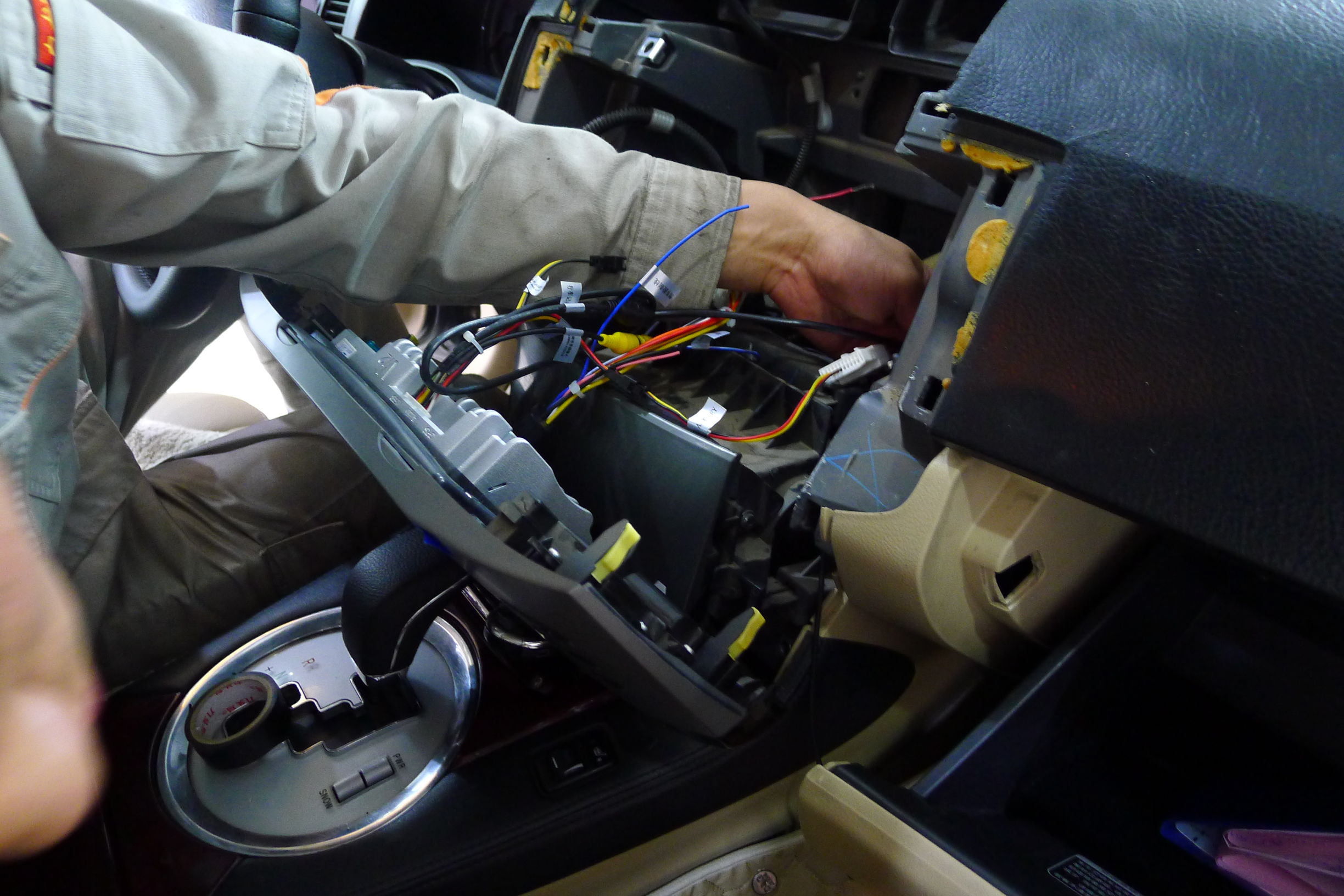 老款丰田锐志拆屏,丰田锐志老款导航原车风格