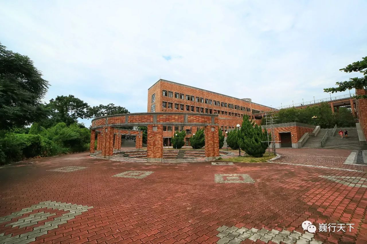 这所大学很特别，来的人都会找到逝去的校园爱情故事