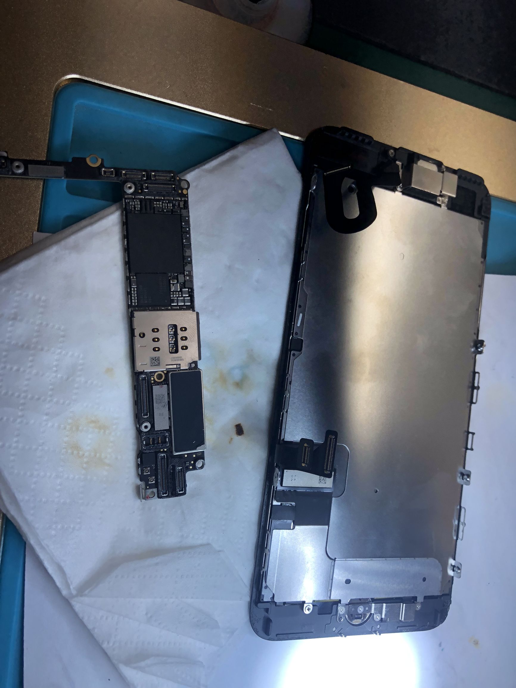 iphone7p突然关机无法开机,iphone7p摔了一下老是重启咋回事