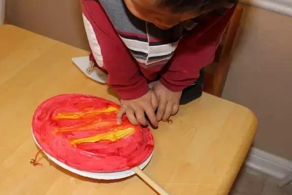 拨浪鼓手工制作废物利用,手工卡纸制作拨浪鼓