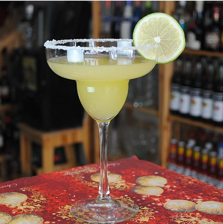 一杯敬过往何以消愁,喝什么酒最容易消愁