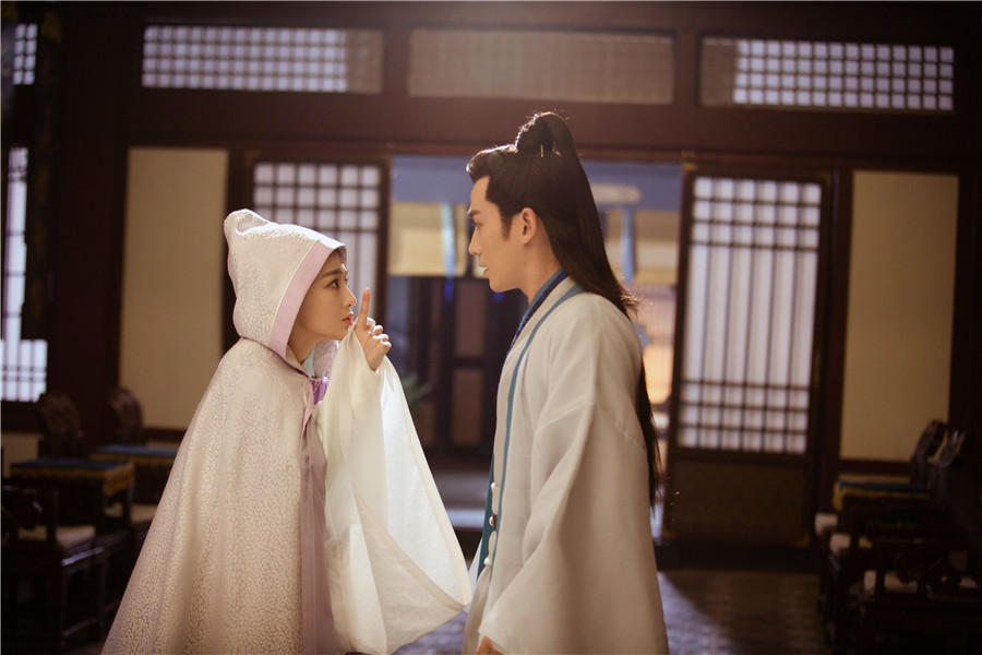 花谢花飞花满天张馨予耍酒疯,花谢花飞花满天张馨予照片