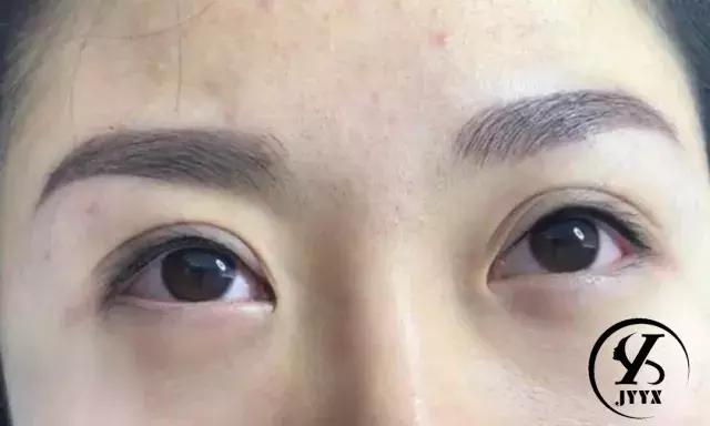 美瞳线不上色的原因以及补救方法,美瞳线不上色的表现及解决办法