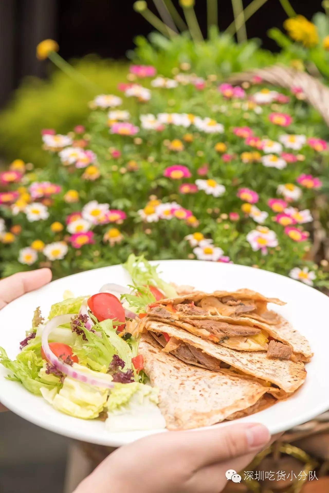 第3家店,但新来的两个男店长都不是人...