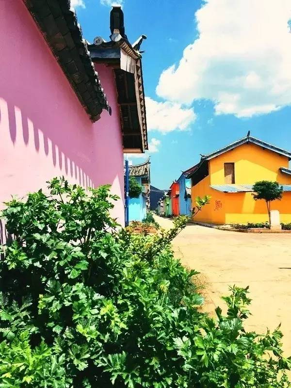 丽江惊现国内第一个彩色村！美的太不像话，像童话！